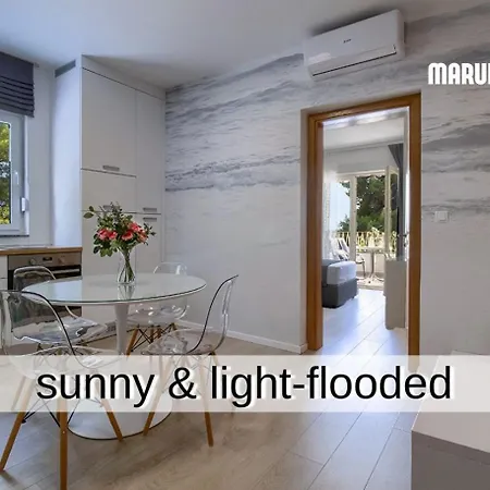Apartment Marula - 5 Min Walk To Beach, Supermarkets, Restaurants - Balcony, Parking & Bicycles Zaostrog